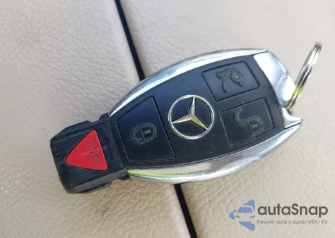 2017 Mercedes-Benz C 300 4Matic/Luxury 4Matic/Sport 4Matic z USA, uszkodzony, nr VIN 55SWF4KB5HU195216